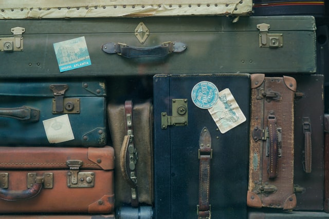 Suitcases -Unsplash / Erwan Hersy