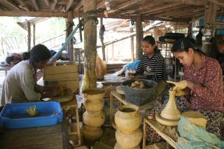 Clay makers in Kompon Chhang Province, Cambodia. © ILO/Khem Sovannara