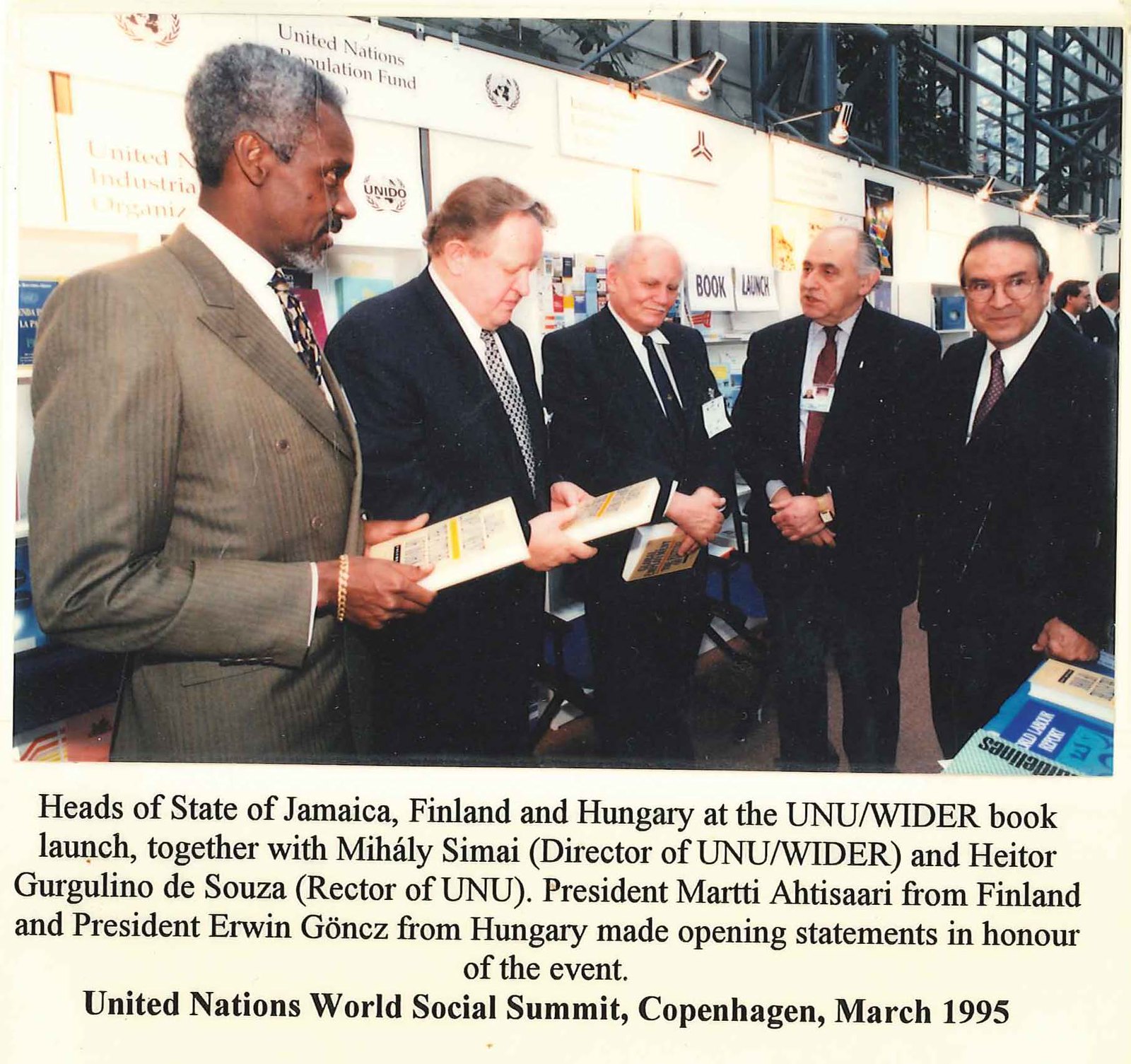 President Ahtisaari at UNU-WIDER book launch, 1995